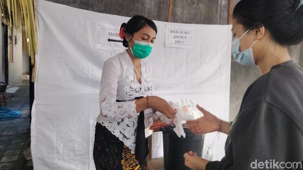 Suasana di TPS 17 di Kertasari, Panjer, Denpasar