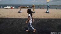 Pantai Ancol masih menjadi destinasi favorit warga Ibu Kota. jangan lupa ya tetap mematuhi protokol keselamatan di masa pandemi.