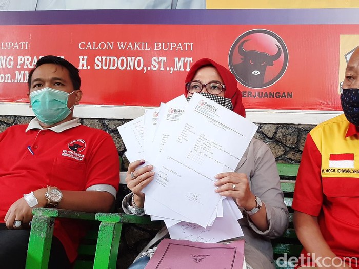 Timses Paslon Pilkada Purbalingga Dyah Hayuning Pratiwi dan Sudono laporkan dugaan politik uang, Rabu (9/12/2020).
