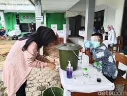 Tenda Roboh Diterjang Angin, Sejumlah TPS di Cianjur Dialihkan ke Gedung