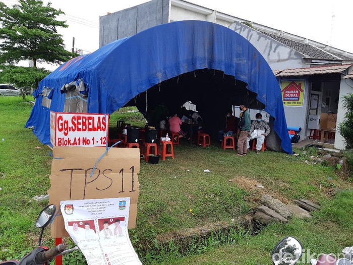 TPS untuk korban banjir di Serang Banten sepi pemilih