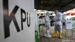 Unik, Petugas di TPS Ini Berpakaian APD