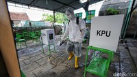 TPS disemprot disinfektan untuk mencegah penyebaran virus Corona.