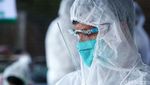 Unik, Petugas di TPS Ini Berpakaian APD