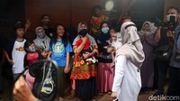 Calon wali kota nomor urut 2 itu maju di Pilkada Tangsel dengan diusung oleh Partai Demokrat, PKS, kemudian PKB, dan PKPI.