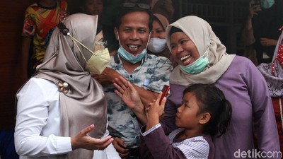 Usai Mencoblos, Azizah Sapa Warga