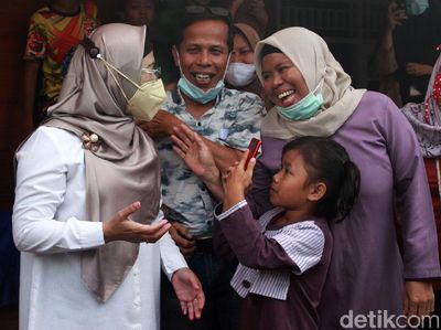 Usai Mencoblos, Azizah Sapa Warga