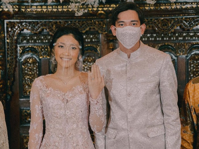 Adipati Dolken dan Canti Tachril gelar lamaran