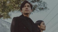 Adipati Dolken dan Canti Tachril memakai gaya yang khas saat prewedding mereka. Foto: Dok, ist Prewedding Adipati Dolken dan Canti Tachril