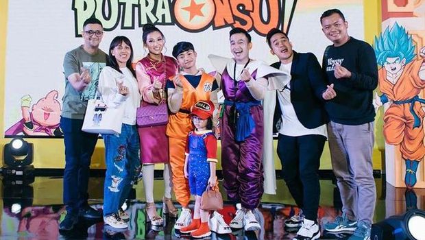 Gaya anak artis Indonesia dengan tas mewahnya.