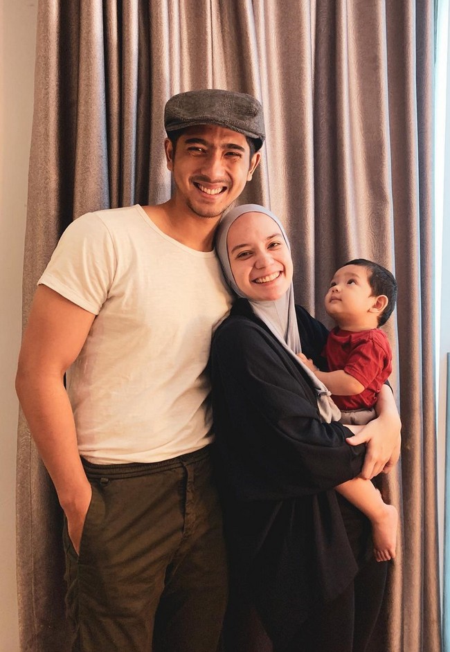 Ibrahim pun kini ikut jadi sorotan setelah ketenaran sang ayah. Senyum manis dan wajahnya yang ganteng disebut mirip dengan Arya Saloka. Foto: dok instagram