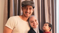 Pemeran Aldebaran itu bersama Putri Anne, sang istri. Foto: dok instagram