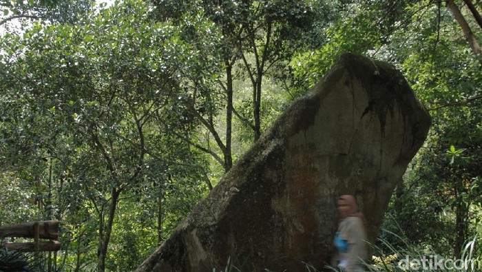 Batu Kuda di Bandung Timur