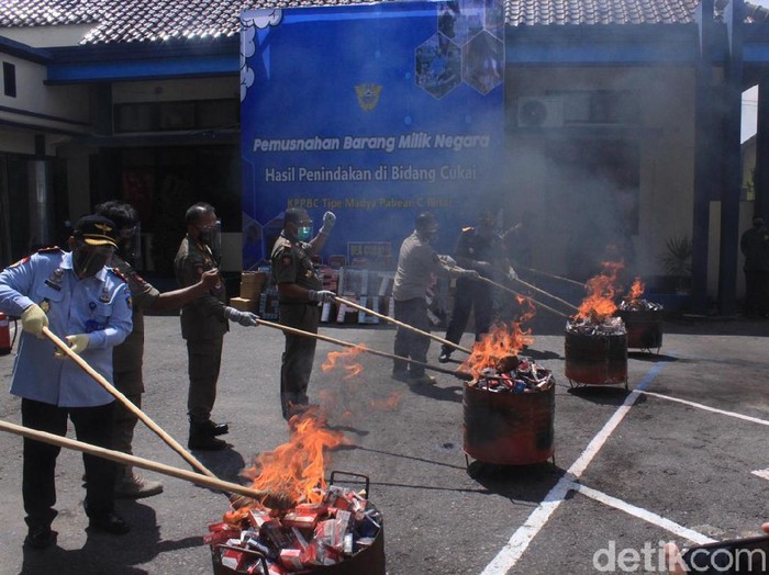Bea Cukai Blitar Musnahkan Barang Hasil Penindakan Senilai Rp 700 Juta