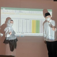 Dico M Ganinduto suami Chacha Frederica dan wakilnya, Windu, diusung oleh lima partai politik yakni Partai Golkar (3 kursi), Demokrat (3 kursi), PAN (3 kursi), PKS (2 kursi) dan Partai Perindo (1 kursi), atau total 12 kursi di DPRD Kendal. Foto: Instagram