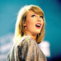 Pada 2008, Joe Jonas memutuskan hubungan asmaranya dengan Taylor Swift lewat telepon. Kamu tahu, ketika saya menemukan orang yang tepat, saya bahkan tidak akan ingat cowok yang memutuskan saya lewat sambungan telepon selama 25 detik, sindir Taylor Swift di acara Ellen DeGeneres Show. Foto: Shirlaine Forrest