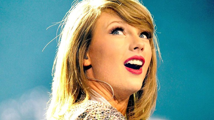 MANCHESTER, ENGLAND - JUNE 24:  Taylor Swift performs at Manchester Arena on June 24, 2015 in Manchester, England.  (Photo by Shirlaine Forrest/Getty Images for TAS)
