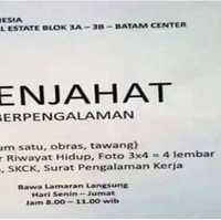 Perusahaannya baik banget mau mempekerjakan penjahat. Jarang-jarang nih ada yang kayak gini. Tapi tunggu, kok syaratnya bisa jahit? Itu mah penjahit kali, bukan penjahat. Foto: Facebook
