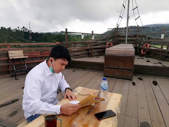 Gaya Santai Sahrul Gunawan Saat Jajan Lotek hingga Panen Jeruk Gaya Santai Sahrul Gunawan Saat Jajan Lotek hingga Panen Jeruk