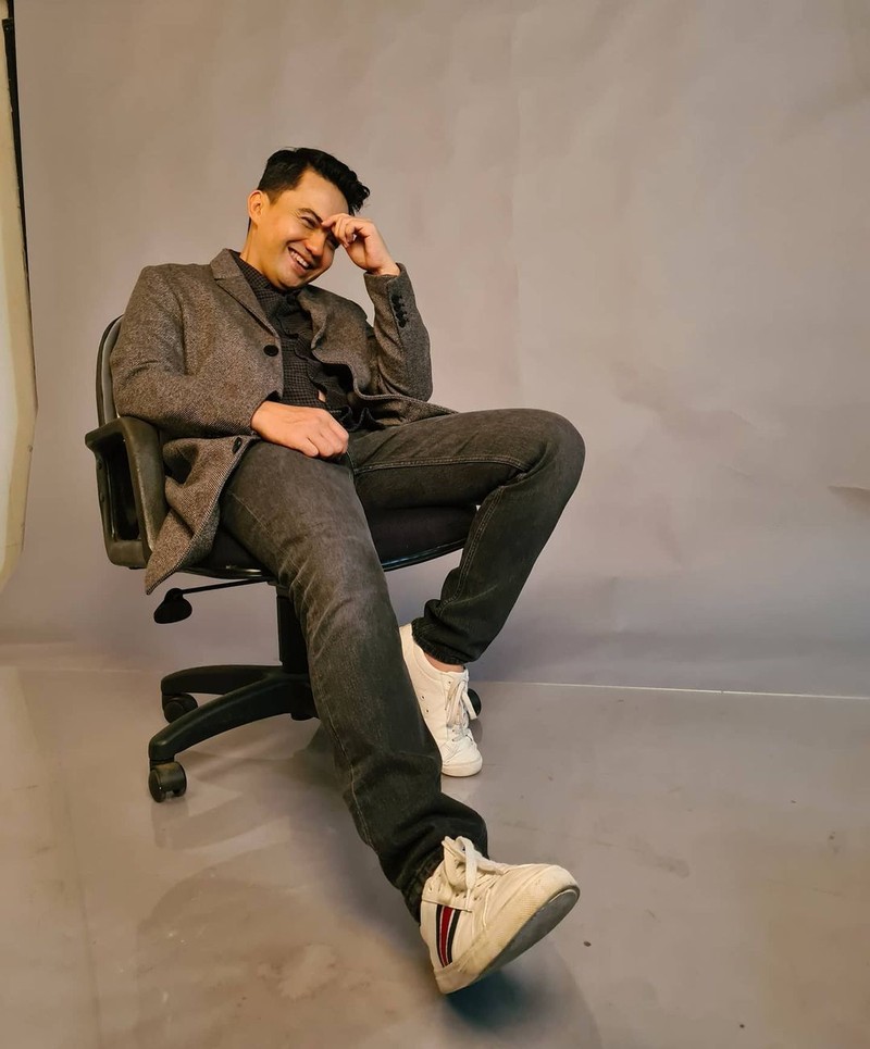 Gaya Santai Sahrul Gunawan Saat Jajan Lotek hingga Panen Jeruk