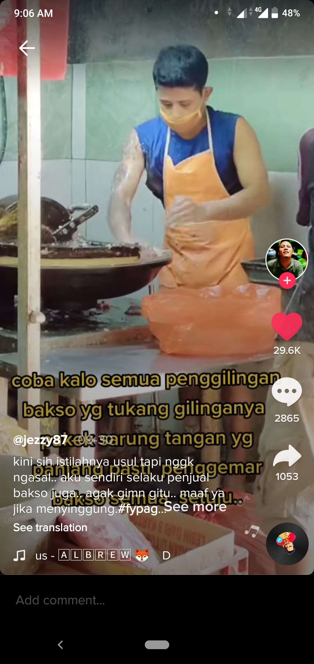 Giling Adonan Bakso Sampai ke Lengan, Netizen : Campur Asin Keringat