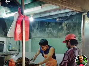 Giling Adonan Bakso Sampai ke Lengan, Netizen : Campur Asin Keringat
