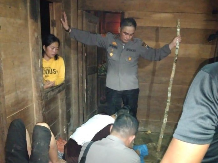 Ibu sadis gorok 3 anak kandung hingga tewas di Nias Utara