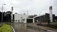 Sebuah gereja dan masjid menjadi sejumlah fasilitas yang tersedia di kawasan Pos Lintas Batas Negara (PLBN) Aruk yang berada di kawasan Kalimantan Barat.