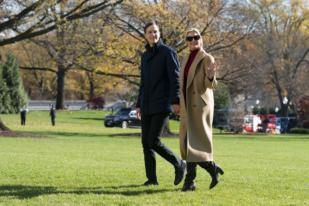 Ivanka Trump dan Jared Kushner President Donald Trump's White House Senior Adviser Jared Kushner and Ivanka Trump, the daughter of President Trump, walk on the South Lawn of the White House in Washington, Sunday, Nov. 29, 2020, after stepping off Marine One after returning from Camp David. (AP Photo/Patrick Semansky)