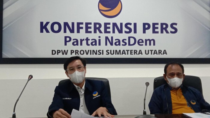 Ketua DPW NasDem Sumut Iskandar (kiri)/Ahmad Arfah-detikcom