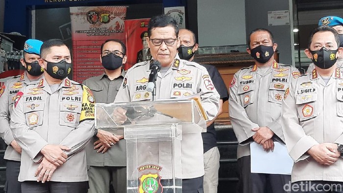 Konferensi pers Polri penetapan tersangka Habib Rizieq Shihab (Yogi Ernes/detikcom).