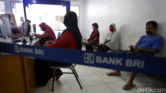 Kehadiran BRI di Galing, Sambas, mudahkan transaksi perbankan di area Perbatasan Aruk-Malaysia. Hadirnya BRI diharapkan dapat genjot perekonomian di perbatasan.