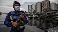 Pulau Rupat selalu dijaga oleh pasukan Polair untuk mencegah terjadinya tindakan kriminal dari negara tetangga seperti penyelundupan narkoba. Karena pulau ini sering digunakan sebagai jalur pengiriman narkoba dari negara tetangga.