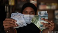 Dulu sebelum ada bank di pulau ini, masih ada warga yang menggunakan mata uang Ringgit. Hal tersebut dikarenakan banyak warga Rupat yang membeli kebutuhan pokok di Malaysia melalui jalur laut.