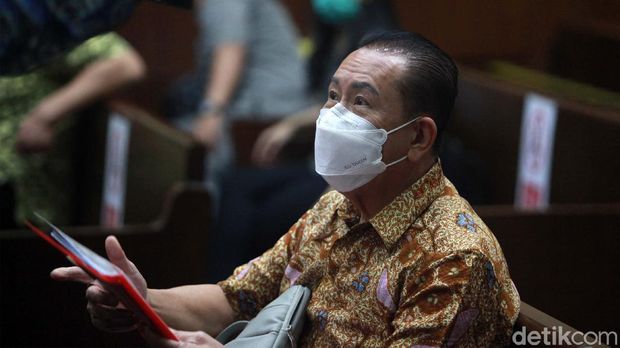 Djoko Tjandra kembali menjalani sidang di Pengadilan Tipikor, Jakarta. Irjen Pol Napoleon Bonaparte dan Brigjen Pol Prasetijo Utomo hadir sebagai saksi.