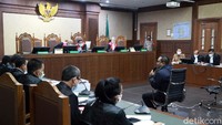 Kadivhubinter yang dimaksud saat itu adalah Irjen Napoleon. Saat itu Prasetijo tidak langsung mengantarkan Tommy Sumardi ke Irjen Napoleon tapi keesokan harinya.