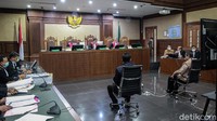 Irjen Pol Napoleon Bonaparte dan Brigjen Pol Prasetijo Utomo memberi kesaksian untuk terdakwa Djoko Tjandra di Pengadilan Tipikor, Jakarta, Kamis (10/12/2020).