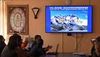 Pengumuman ketinggian Gunung Everest yang baru itu dilakukan secara virtual pada 8 Desember 2020. (AFP/PRAKASH MATHEMA)