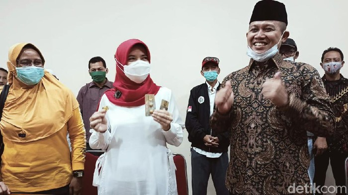 Paslon Arif Sugiyanto-Ristawati Purwaningsih mengklaim unggul dari kotak kosong di Pilkada Kebumen, Rabu (9/12/2020).