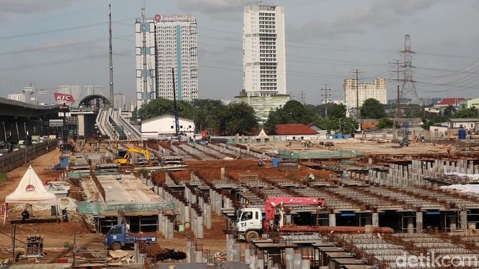 Pembangunan Depo LRT Jabodebek Terus Dikebut Pembangunan depo LRT Bekasi terus berlangsung pengerjaannya. Depo seluas 12, 22 hektar itu akan jadi tempat parkir serta tempat perawatan LRT Jabodebek.