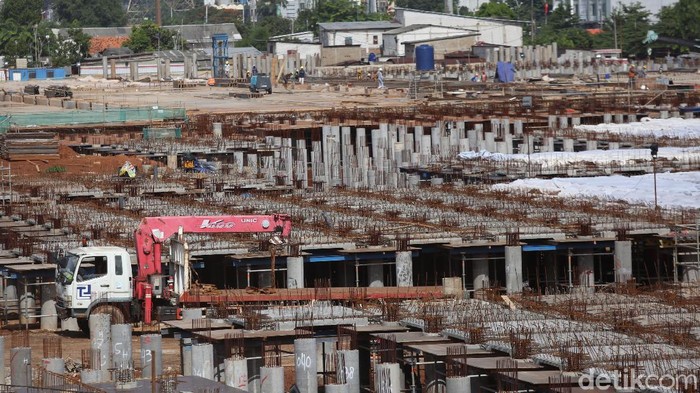 Pembangunan depo LRT Bekasi terus berlangsung pengerjaannya. Depo seluas 12, 22 hektar itu akan jadi tempat parkir serta tempat perawatan LRT Jabodebek.