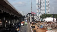 LRT Jabodebek ini pun ditargetkan beroperasi pada pertengahan 2022 mendatang.