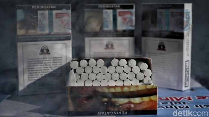 Cukai rokok 2021 naik menjadi 12,5%. Kenaikan tarif tersebut mulai berlaku pada Februari 2021 mendatang.