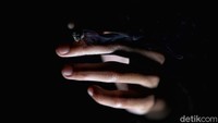Kenaikan cukai rokok 2021 itu pun memunculkan beragam opini publik. Salah satunya dari Ketua Bidang Media Center Aliansi Masyarakat Tembakau Indonesia (AMTI) Hananto Wibisono. Hananto menilai keputusan pemerintah tidak menaikkan cukai hasil tembakau untuk SKT pada tahun depan untuk memberikan perlindungan pada ratusan ribu tenaga kerja yang terlibat di dalamnya hingga keberlangsungan industri kretek yang padat karya. Namun, pihaknya menyayangkan cukai rokok naik cukup tinggi untuk rokok mesin. Di mana, kenaikan itu melampau inflasi dan pertumbuhan ekonomi.