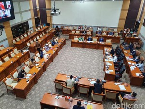 Curhat Keluarga Laskar FPI di Gedung Wakil Rakyat
