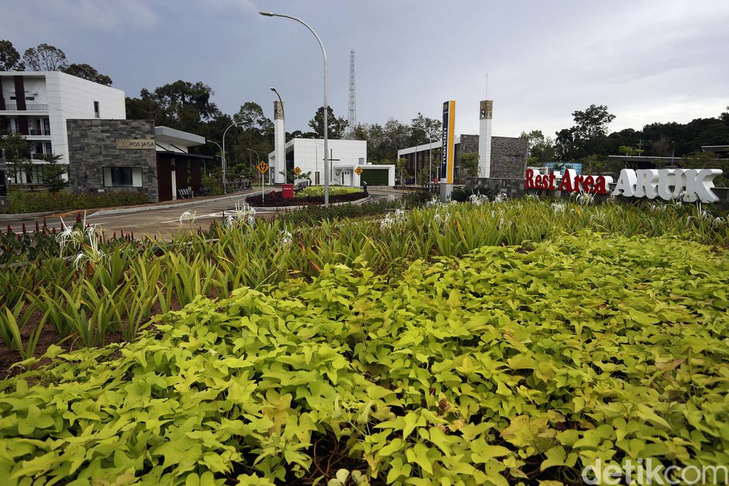 Pos Lintas Batas Negara (PLBN) Terpadu Aruk, di Kabupaten Sambas, Kalbar, ini memiliki desain yang unik nan modern. Seperti apa penampakannya? Yuk, lihat.