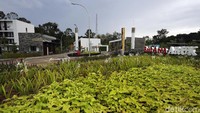 Dulu pada saat pos lintas menghubungkan Kuching, Malaysia-Indonesia ini hanyalah sebatas pos tanpa didukung penunjang fasilitas teknologi.