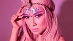 Uli Auliani Pose Seksi Jadi Unicorn