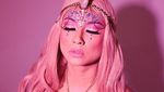 Uli Auliani Pose Seksi Jadi Unicorn