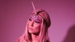 Uli Auliani Pose Seksi Jadi Unicorn